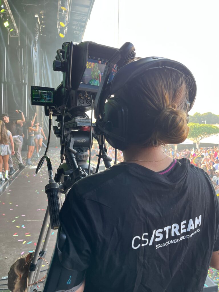 Unidad móvil de producción televisiva en Peñíscola Remember Festival 2026
