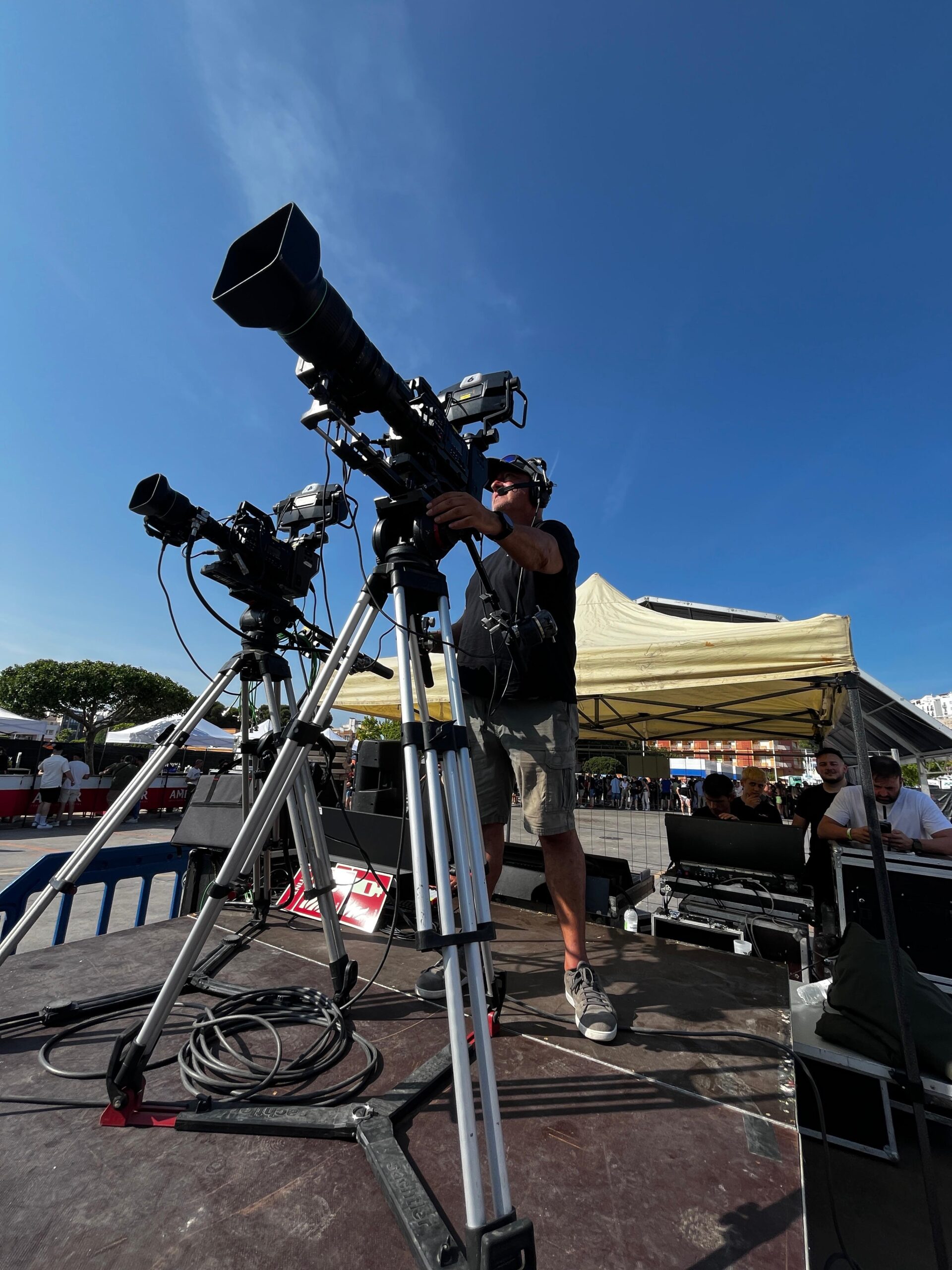 Unidad móvil de producción televisiva en Peñíscola Remember Festival 2026