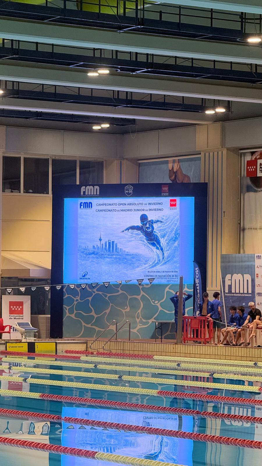 Instalación audiovisual en el centro de natación M-86 de Madrid