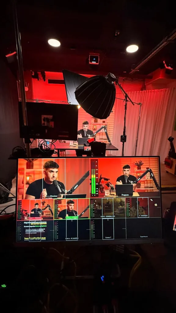 Control técnico y multiview del streaming de Charly Creator en Bambalina Estudio