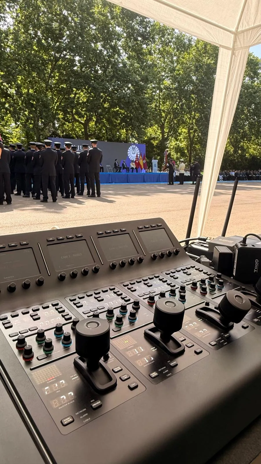 Paneles de control de cámaras de CS Stream durante el acto de San Juan en el Retiro