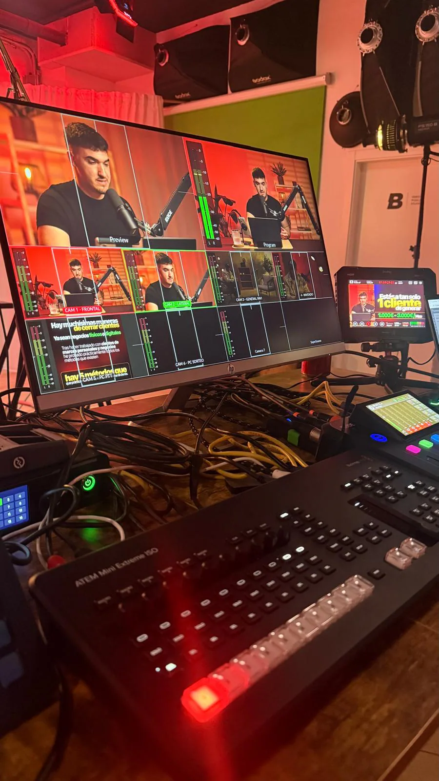 Mezclador de vídeo y monitorización del lanzamiento en streaming de Charly Creator