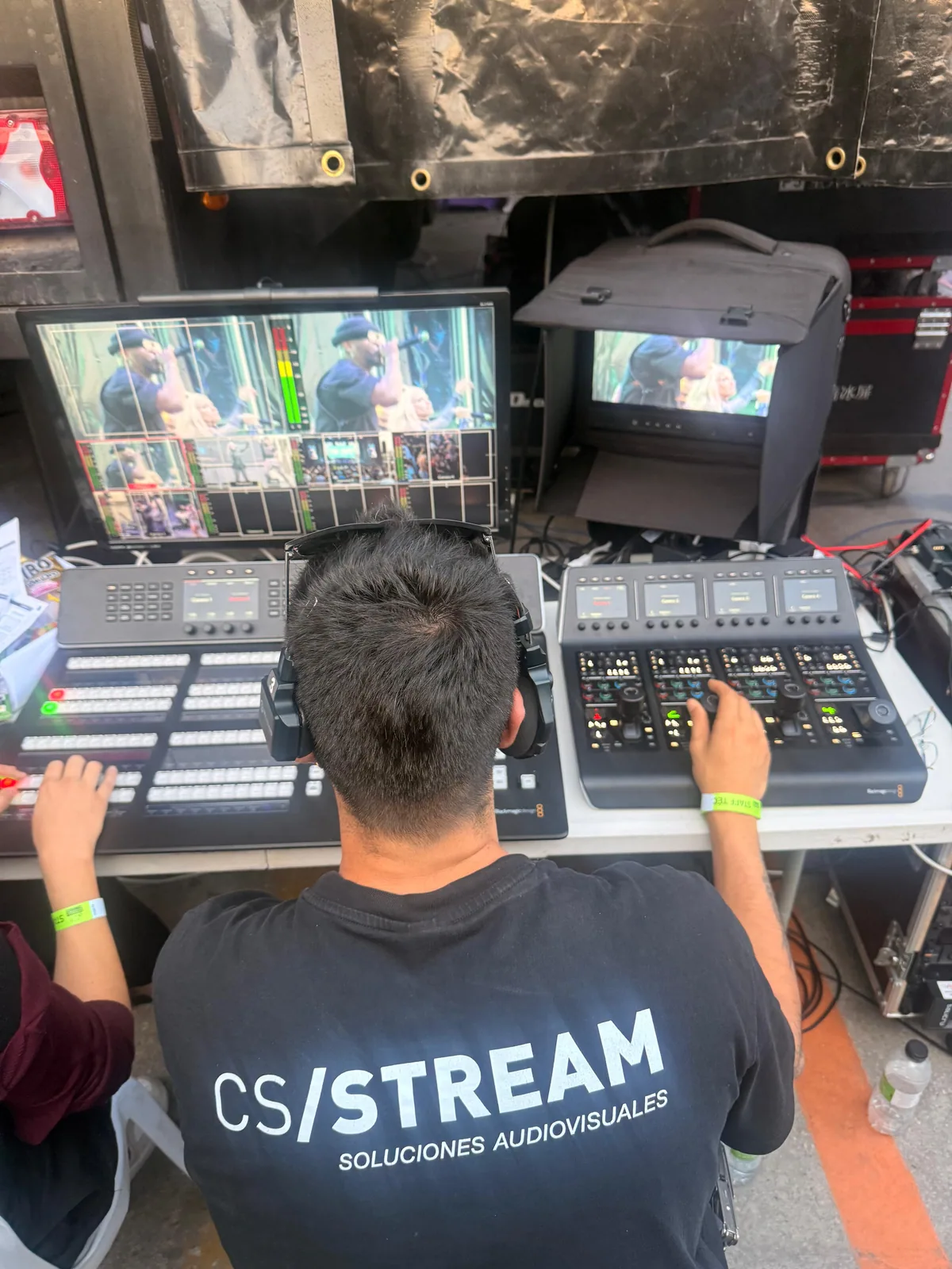 Operador de CS Stream en el control de realización del Peñíscola Remember Festival