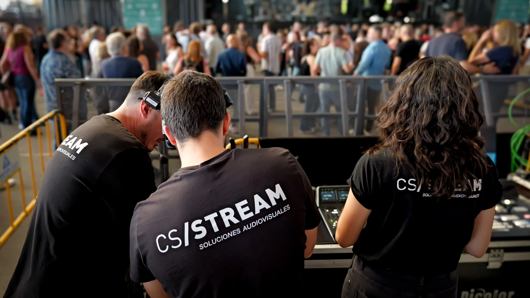 Equipo de CS STREAM trabajando en el control de realización de CAPLA Festival 2026