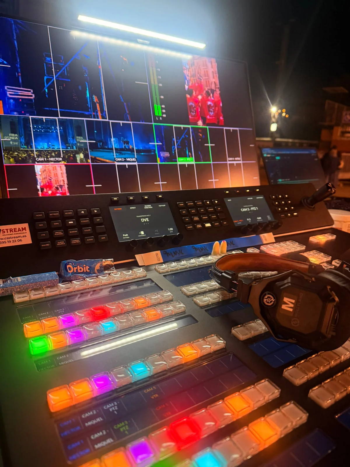 Multiview de cámaras y mesa de realización de CS STREAM durante los conciertos